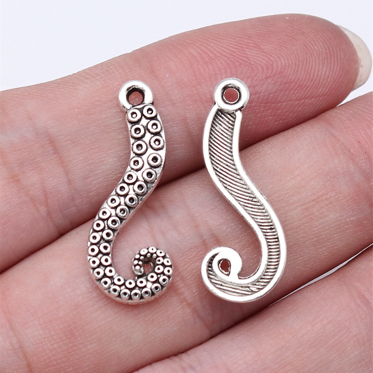 WYSIWYG 20개 26x10mm 4색 문어 다리 참 - Vintage Fashion Stores 리뷰 및 가격